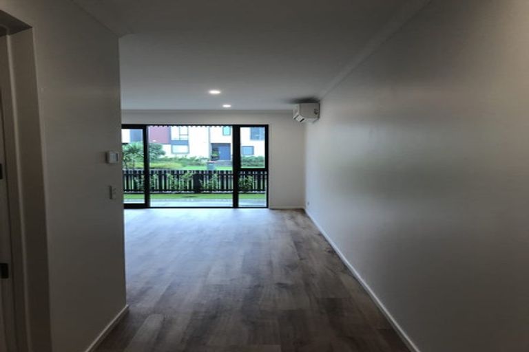 Photo of property in 10/71 Hobsonville Road, Hobsonville, Auckland, 0616