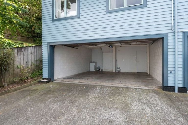 Photo of property in 93a Kelburn Parade, Kelburn, Wellington, 6012