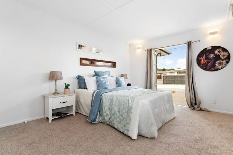 Photo of property in 9 Bay Street, Red Beach, 0932