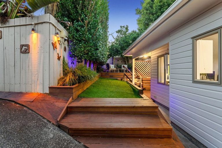 Photo of property in 8a Aplin Place, Birkdale, Auckland, 0626