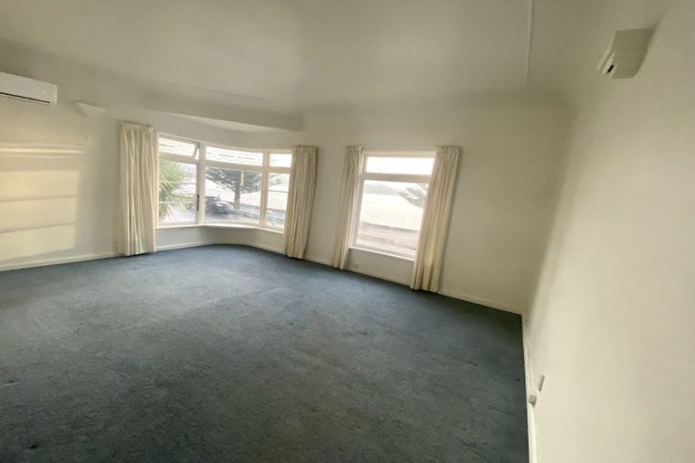 Photo of property in 182 Oriental Parade, Oriental Bay, Wellington, 6011