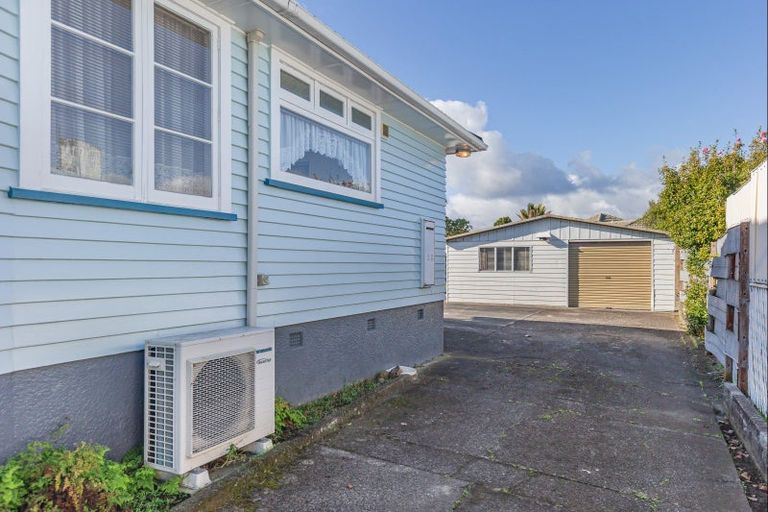 Photo of property in 196 Cambridge Street, Levin, 5510