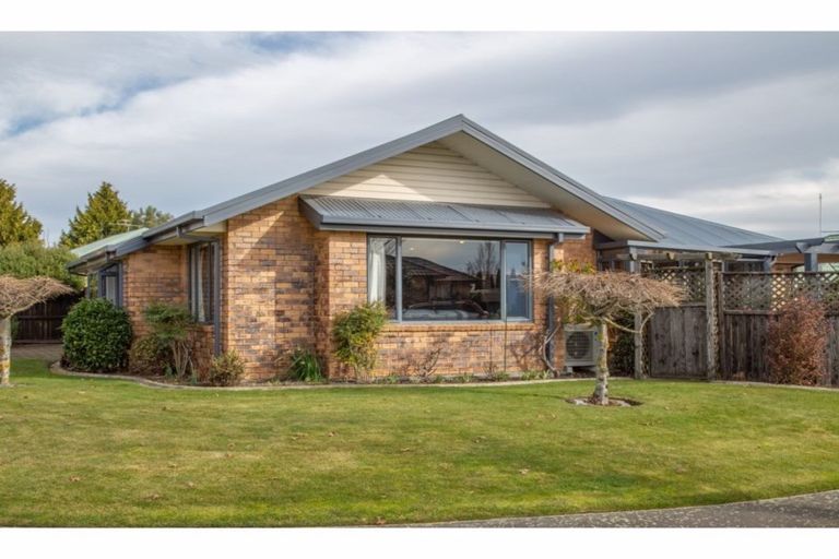 Photo of property in 16 Riegler Place, Belfast, Christchurch, 8051