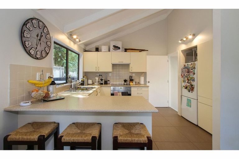 Photo of property in 2/2 Ceramco Place, Torbay, Auckland, 0630