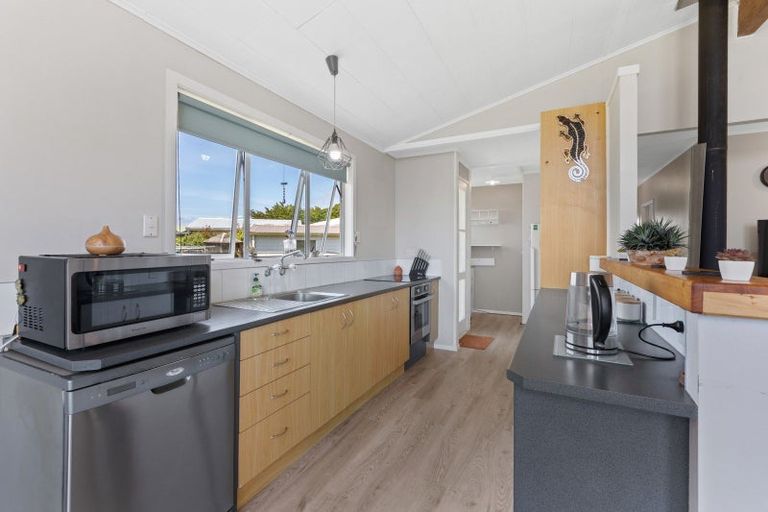 Photo of property in 5 Newbury Place, Waitara, 4320