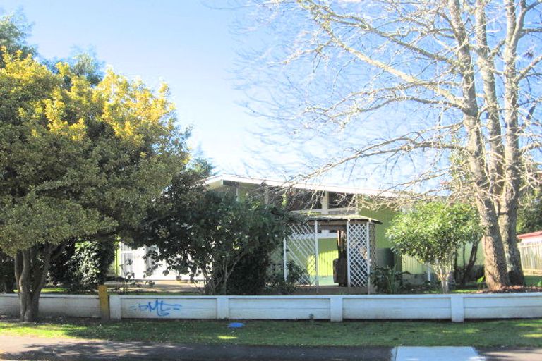 Photo of property in 14 Cargill Street, Papakura, 2110