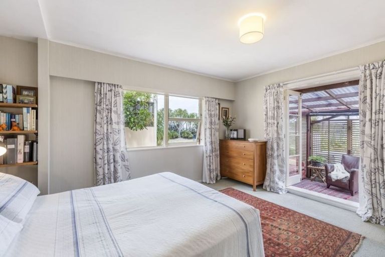 Photo of property in 82 Sylvan Avenue, Northcote, Auckland, 0627