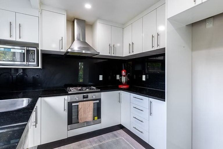 Photo of property in 1/13 Martin Place, Kelston, Auckland, 0602