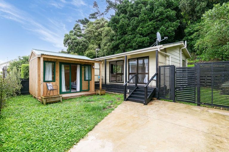 Photo of property in 32a Derwent Street, Island Bay, Wellington, 6023