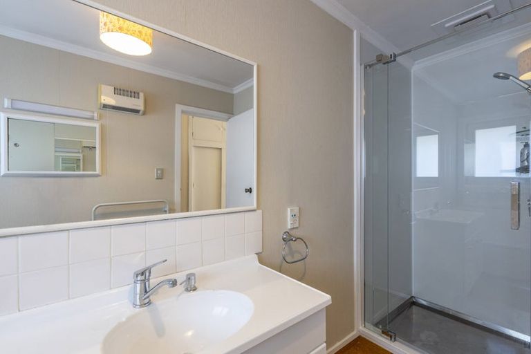 Photo of property in 16 Stormont Place, Avonhead, Christchurch, 8042