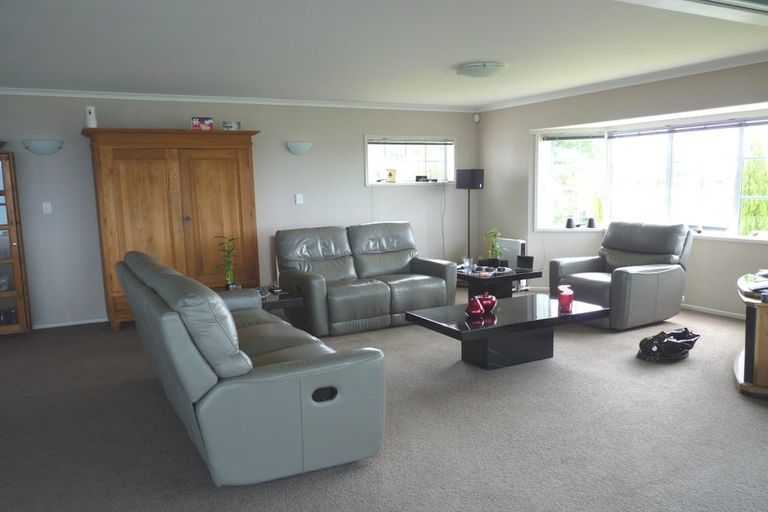 Photo of property in 50 Wade River Road, Stanmore Bay, Whangaparaoa, 0932