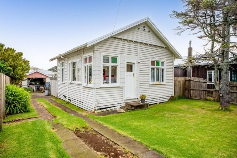 Photo of property in 10 Harbour Street, Moturoa, New Plymouth, 4310