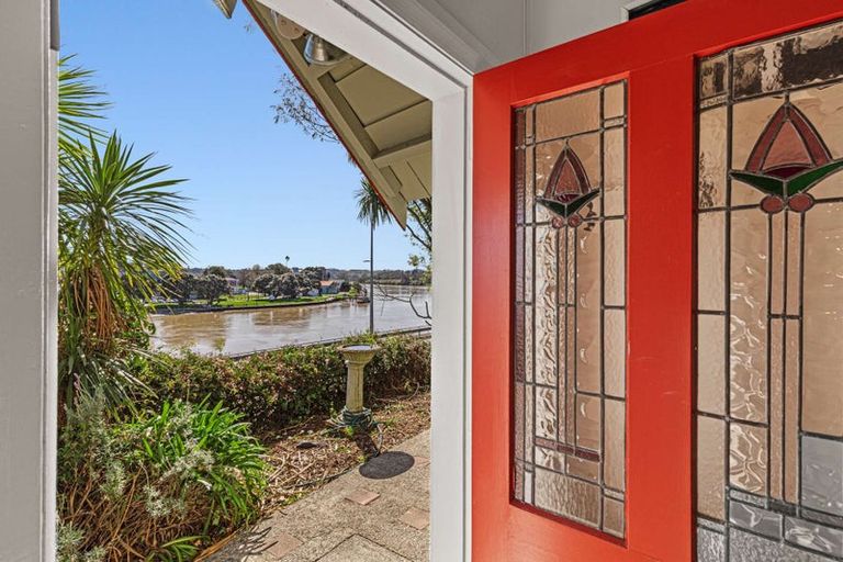 Photo of property in 53 Anzac Parade, Durie Hill, Whanganui, 4500