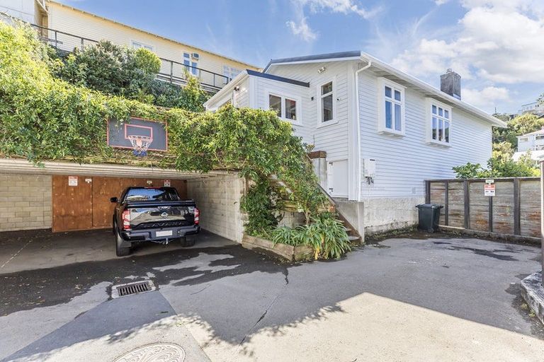 Photo of property in 6 Tiketike Way, Brooklyn, Wellington, 6021