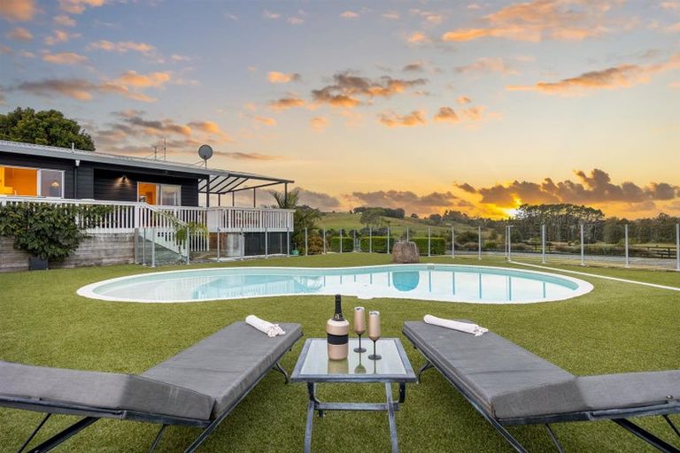 Photo of property in 145 Hanham Road, Kumeu, 0891