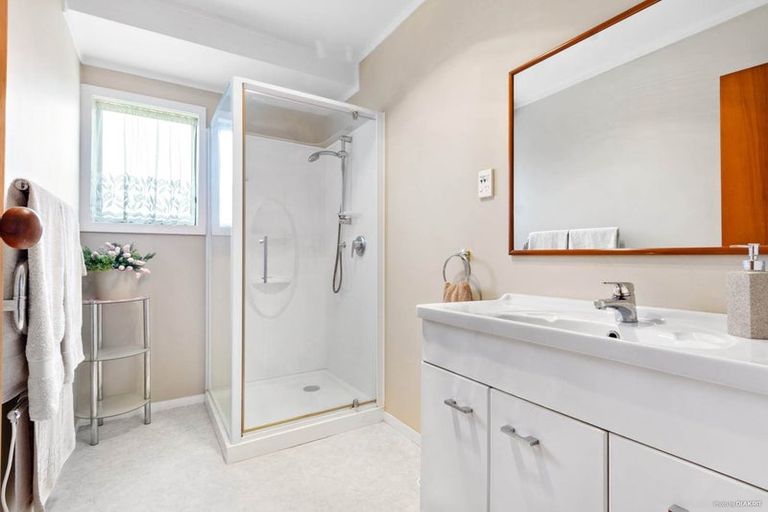 Photo of property in 2/9 Clayburn Road, Glen Eden, Auckland, 0602