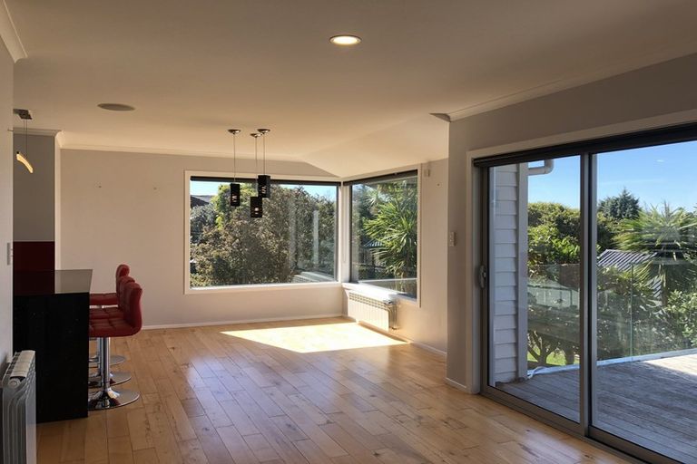 Photo of property in 27 Lagoon Way, West Harbour, Auckland, 0618