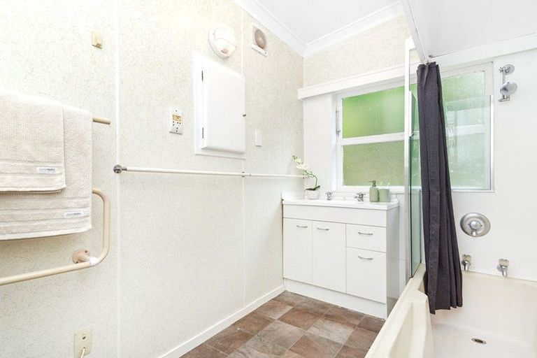 Photo of property in 13 Bell Street, Tawa, Wellington, 5028