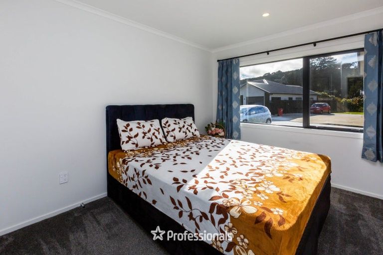 Photo of property in 3 Nikau Lane, Timberlea, Upper Hutt, 5018