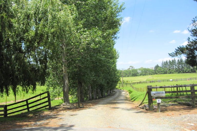 Photo of property in 88 Moontide Road, Kumeu, 0892