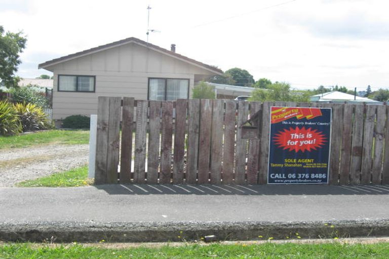 Photo of property in 12 Tyndall Street, Pahiatua, 4910