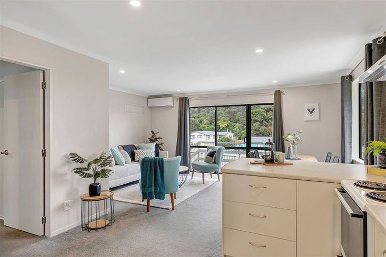 Photo of property in 64 Omapere Street, Whitby, Porirua, 5024