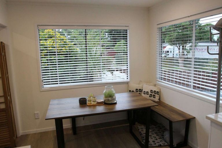 Photo of property in 17 St Catherine Crescent, West Harbour, Auckland, 0618