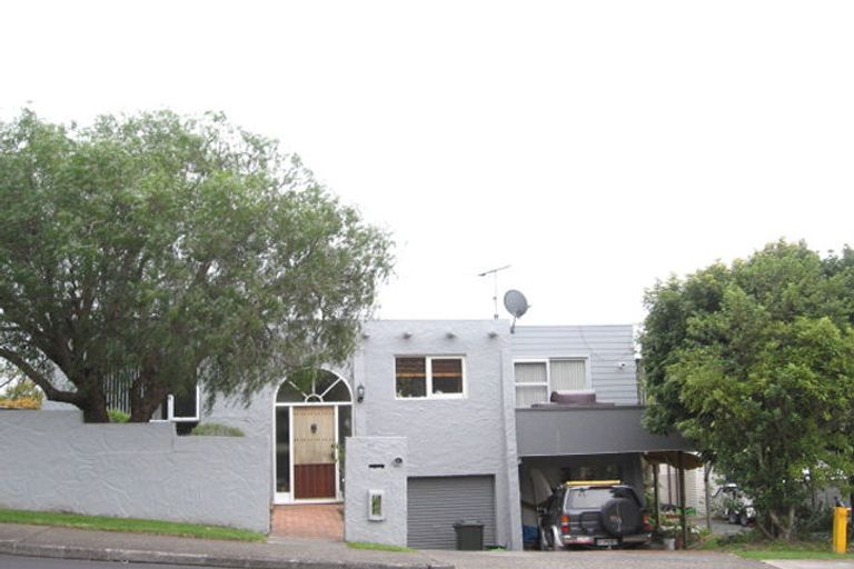 Photo of property in 21 Pigeon Mountain Road, Half Moon Bay, Auckland, 2012