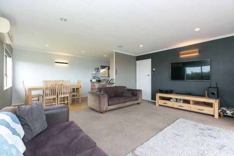 Photo of property in 9b Poplar Grove, Whalers Gate, New Plymouth, 4310