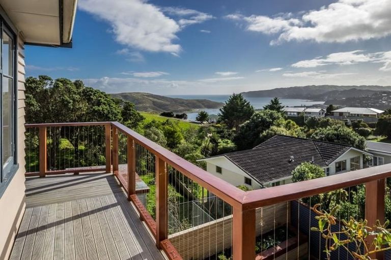 Photo of property in 8 Tirowhanga Road, Paremata, Porirua, 5024