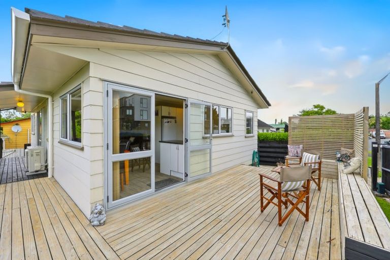 Photo of property in 2/16 Crosby Road, West Harbour, Auckland, 0618