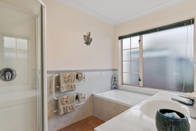 Photo of property in 5 Buckingham Place, Bethlehem, Tauranga, 3110
