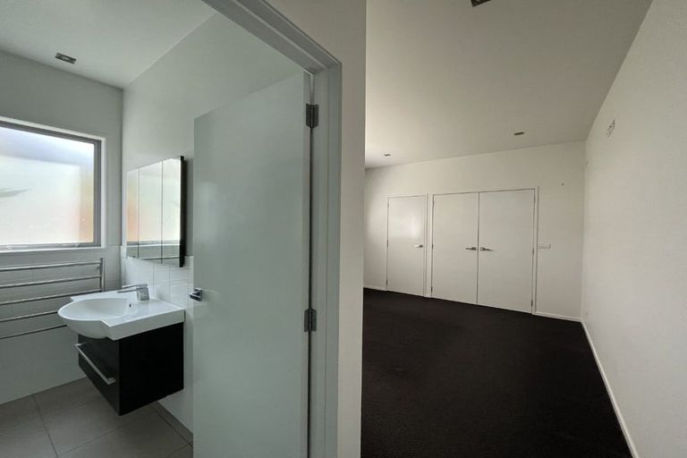 Photo of property in 292 Devon Street West, New Plymouth, 4310