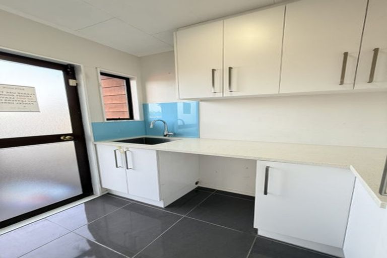 Photo of property in 41 Caribbean Drive, Unsworth Heights, Auckland, 0632