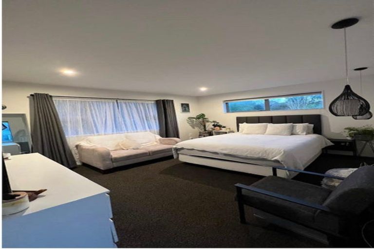Photo of property in 37 Newington Road, Henderson, Auckland, 0612