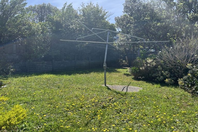 Photo of property in 12 Huntingdon Street, Northland, Wellington, 6012