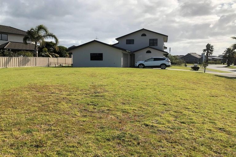 Photo of property in 114 Barbados Way, One Tree Point, 0118