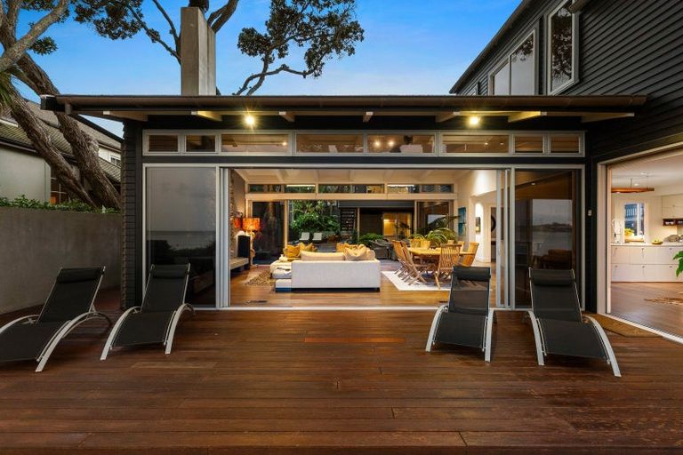 Photo of property in 8 Musick Point Road, Bucklands Beach, Auckland, 2012