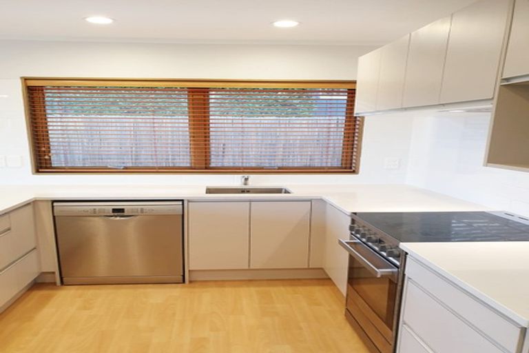 Photo of property in 1/67 Seaview Road, Castor Bay, Auckland, 0620