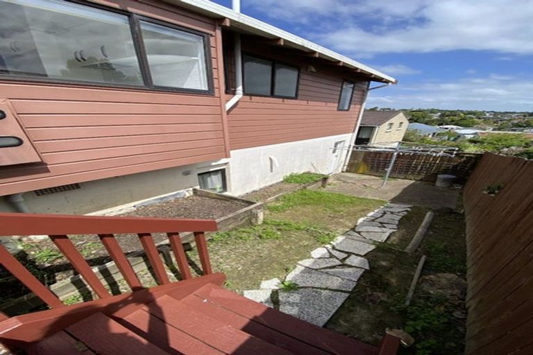 Photo of property in 1/6 Clare Place, Glenfield, Auckland, 0629