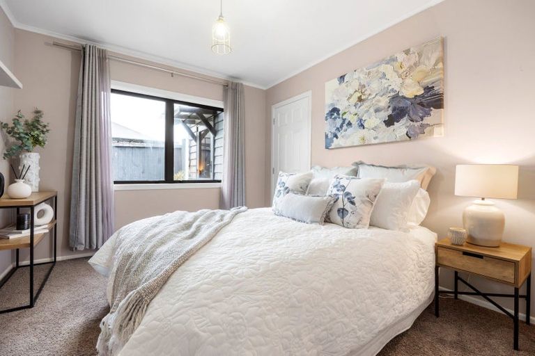 Photo of property in 5 Ruske Place, Grandview Heights, Hamilton, 3200