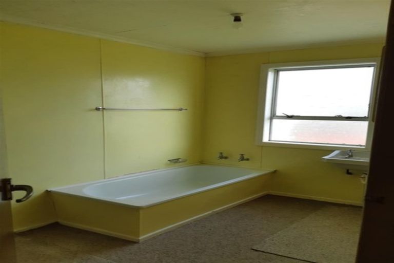 Photo of property in 21 Kelly Street, Midhirst, Stratford, 4394