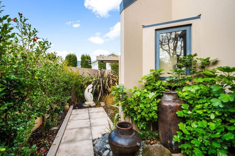 Photo of property in 140 Memorial Avenue, Burnside, Christchurch, 8053