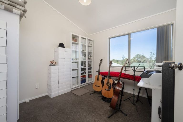 Photo of property in 2/24 Cranberry Place, Bucklands Beach, Auckland, 2012