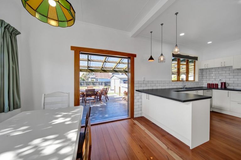 Photo of property in 14 Douglas Street, Hawera, 4610