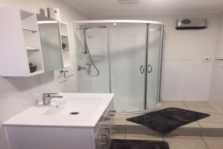 Photo of property in 2 Mcmahon Way, Paparangi, Wellington, 6037