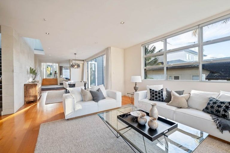 Photo of property in 23 Ocean View Road, Milford, Auckland, 0620