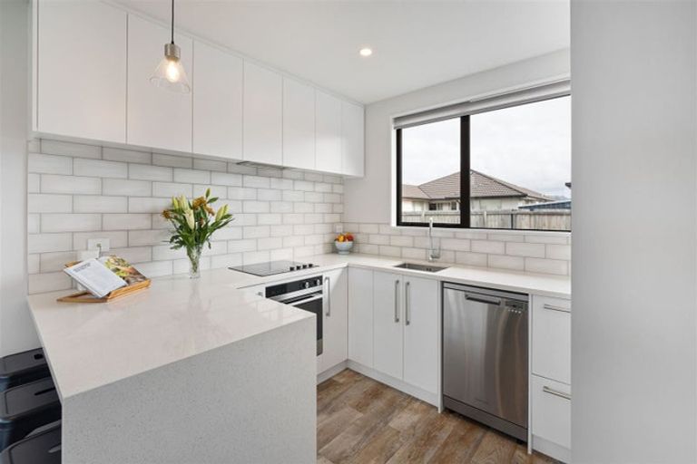 Photo of property in 10 Kingsbridge West, Burwood, Christchurch, 8083