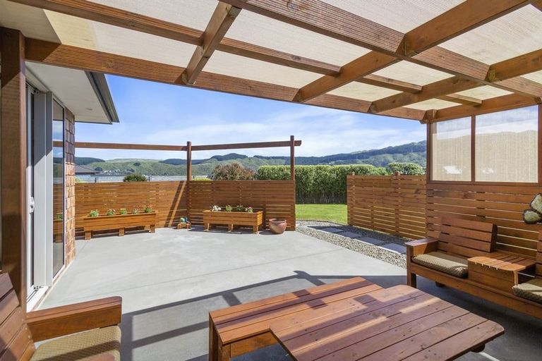Photo of property in 101 Bing Lucas Drive, Tawa, Wellington, 5028