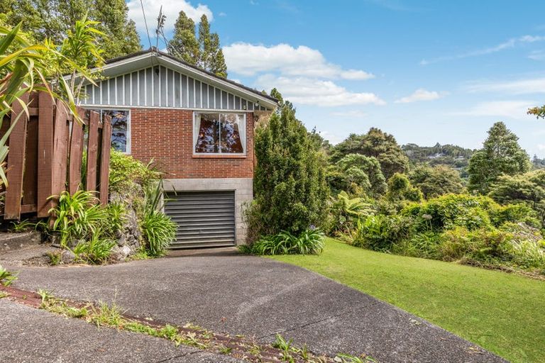 Photo of property in 98 Otitori Bay Road, Titirangi, Auckland, 0604